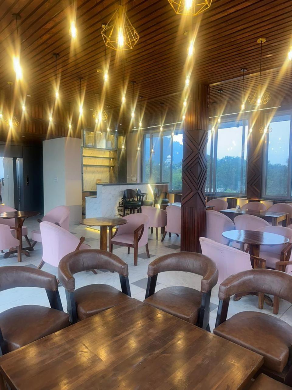 The Grand View Hotel Baijnāth Kültér fotó