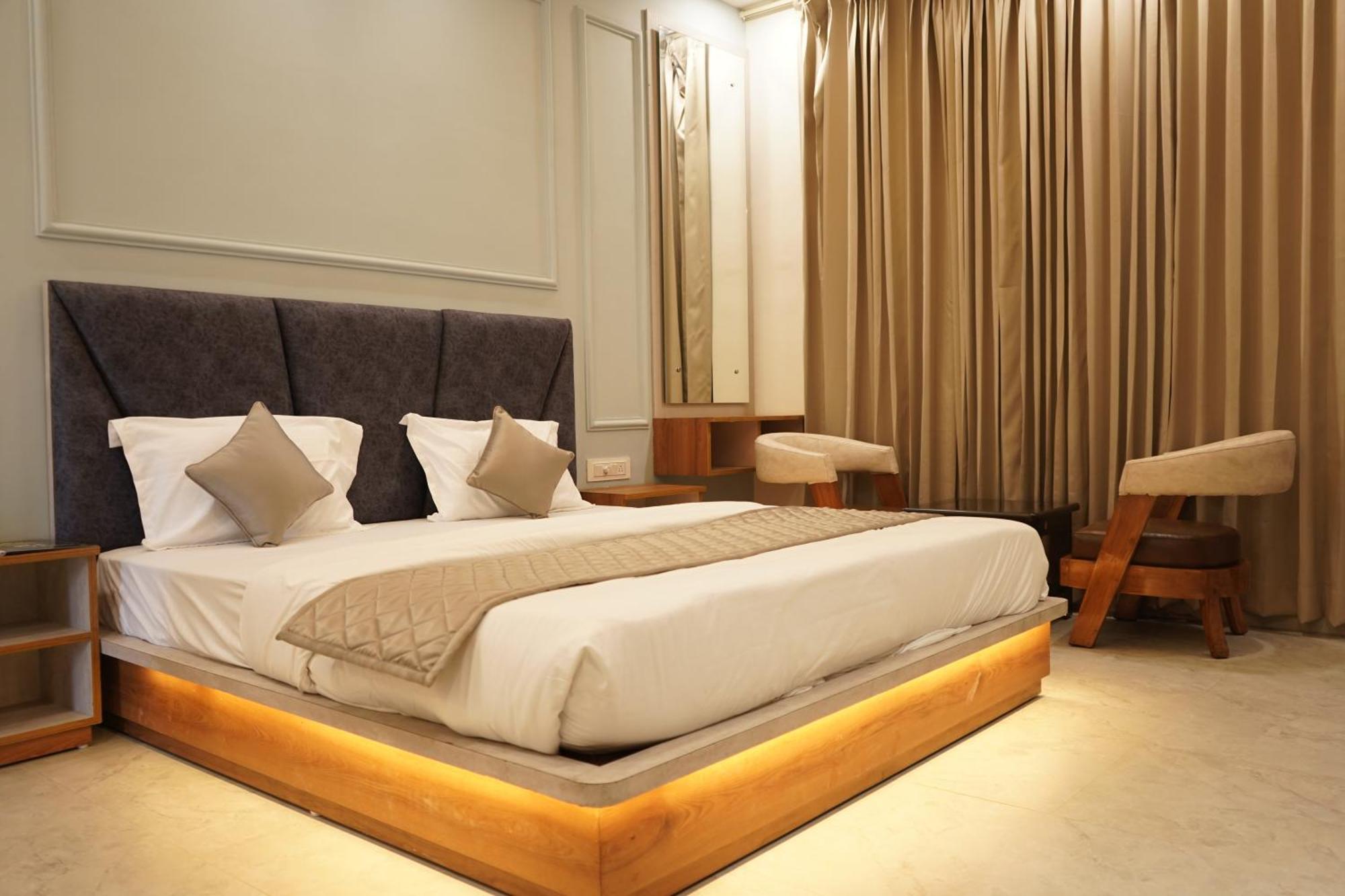 The Grand View Hotel Baijnāth Kültér fotó